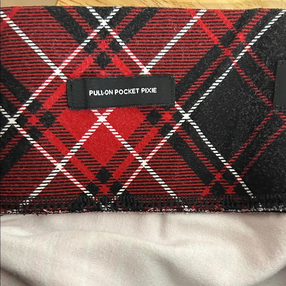 Torrid Red and Black Plaid Pull on Pocket Pixie Leggings - Picture 3 of 10